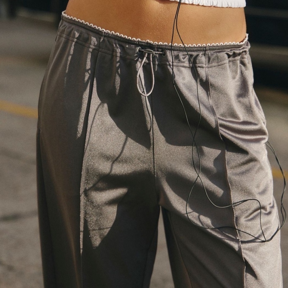 #291 NWT Free People Roll With It Pants in Gun Metal - Picture 2 of 5